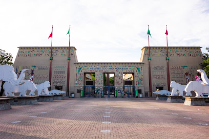 entrance of memphis zoo